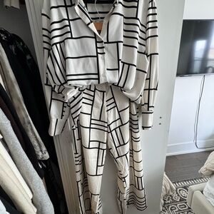 Black and White Geometric Patterned Set
